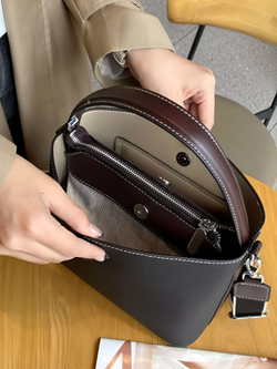 женская сумка на плечо из натуральной кожи