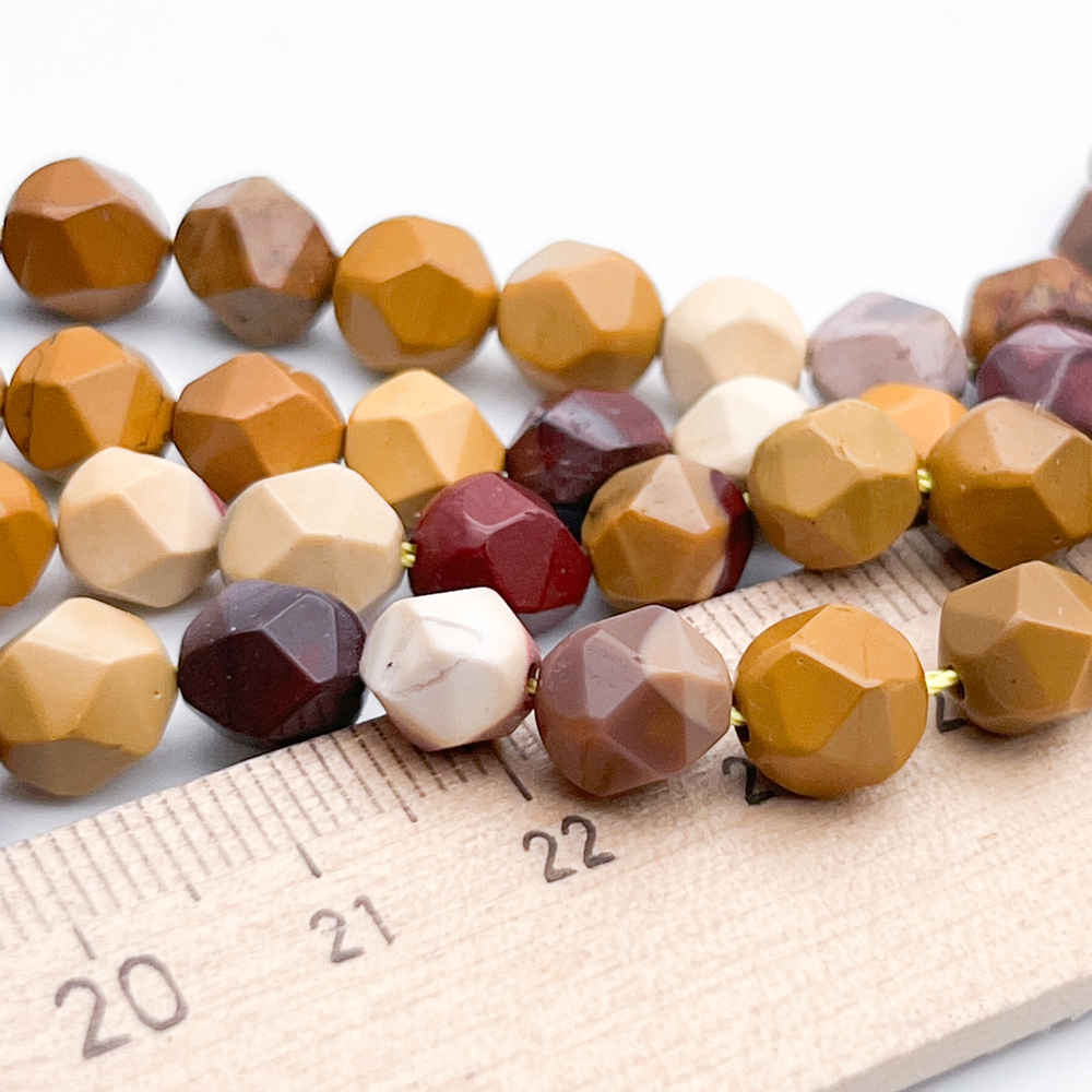 Мукаит крупной огранки бусины, размер около 7,7 мм, цена за 22-23 шт (1/2 нити)