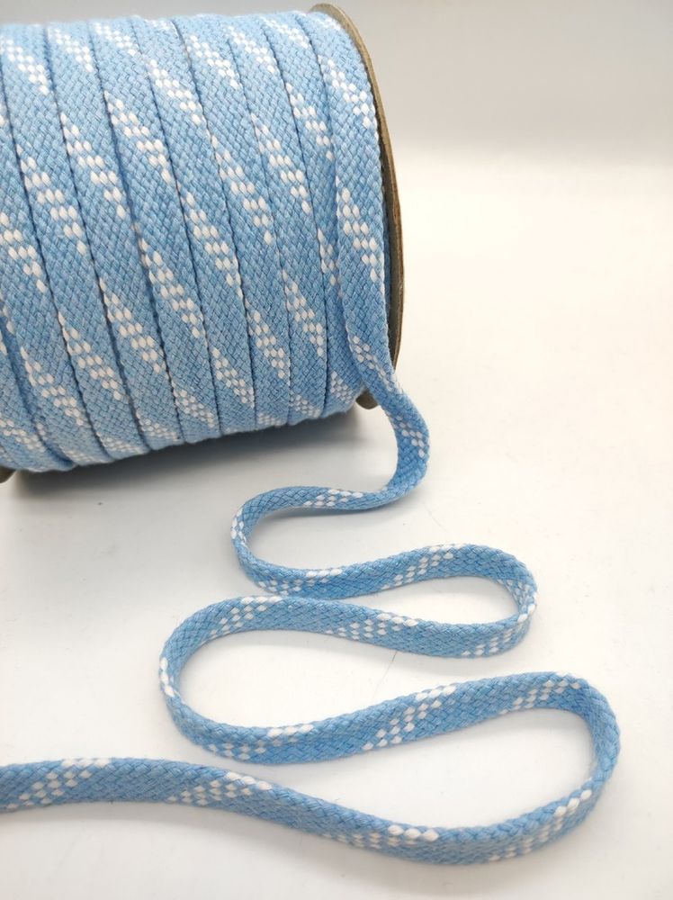 Шнур плоский турецкого плетения 10-12 мм Штрихи на голубом