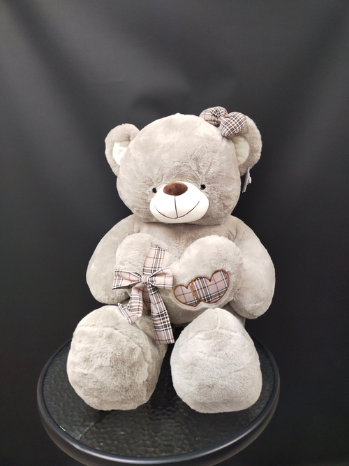 Медведь с сердцем серый