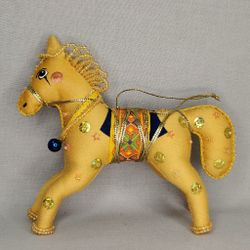 Бисерная ёлочная игрушка Лошадка №2