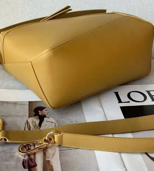 Сумка Loewe Puzzle Edge bag in classic calfskin