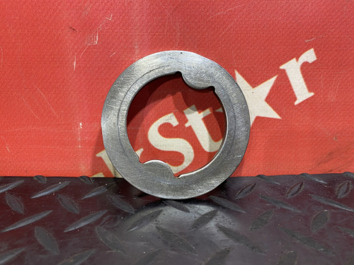 Шайба ступицы передней