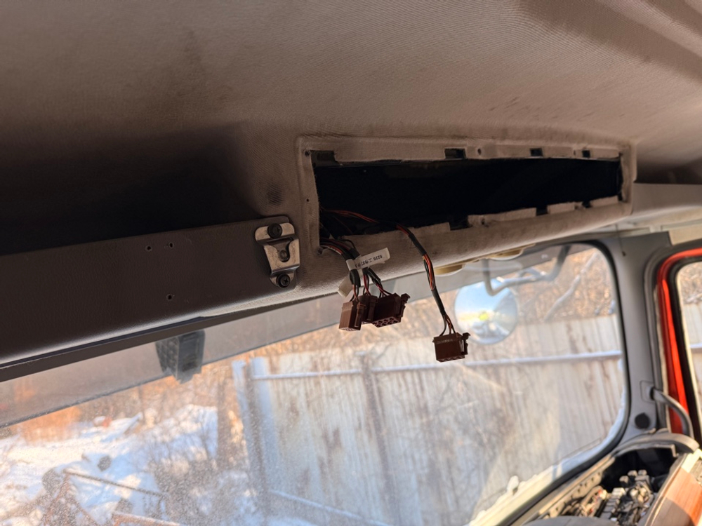 Shacman (Shaanxi) SX* 6x6 Седельный тягач SX42586V385 (Дизельный, 11,6 л, 423 л.с., МТ)