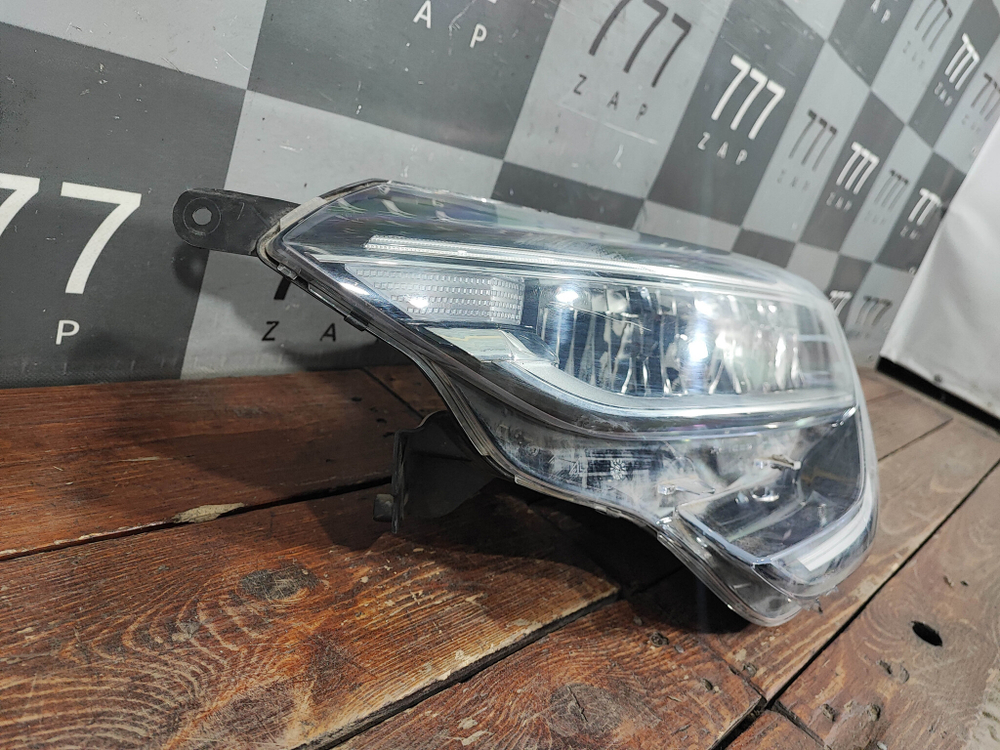 Фара левая LED Renault Arkana 19-нв Б/У Оригинал 260605885R