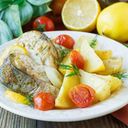 Запеченная скумбрия с овощами и лимоном Запеченная скумбрия с овощами и лимоном