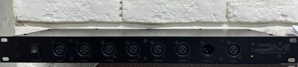 Сплиттер DMX сигнала 1 вход XLR, 8 выходов XLR, гальваническая развязка