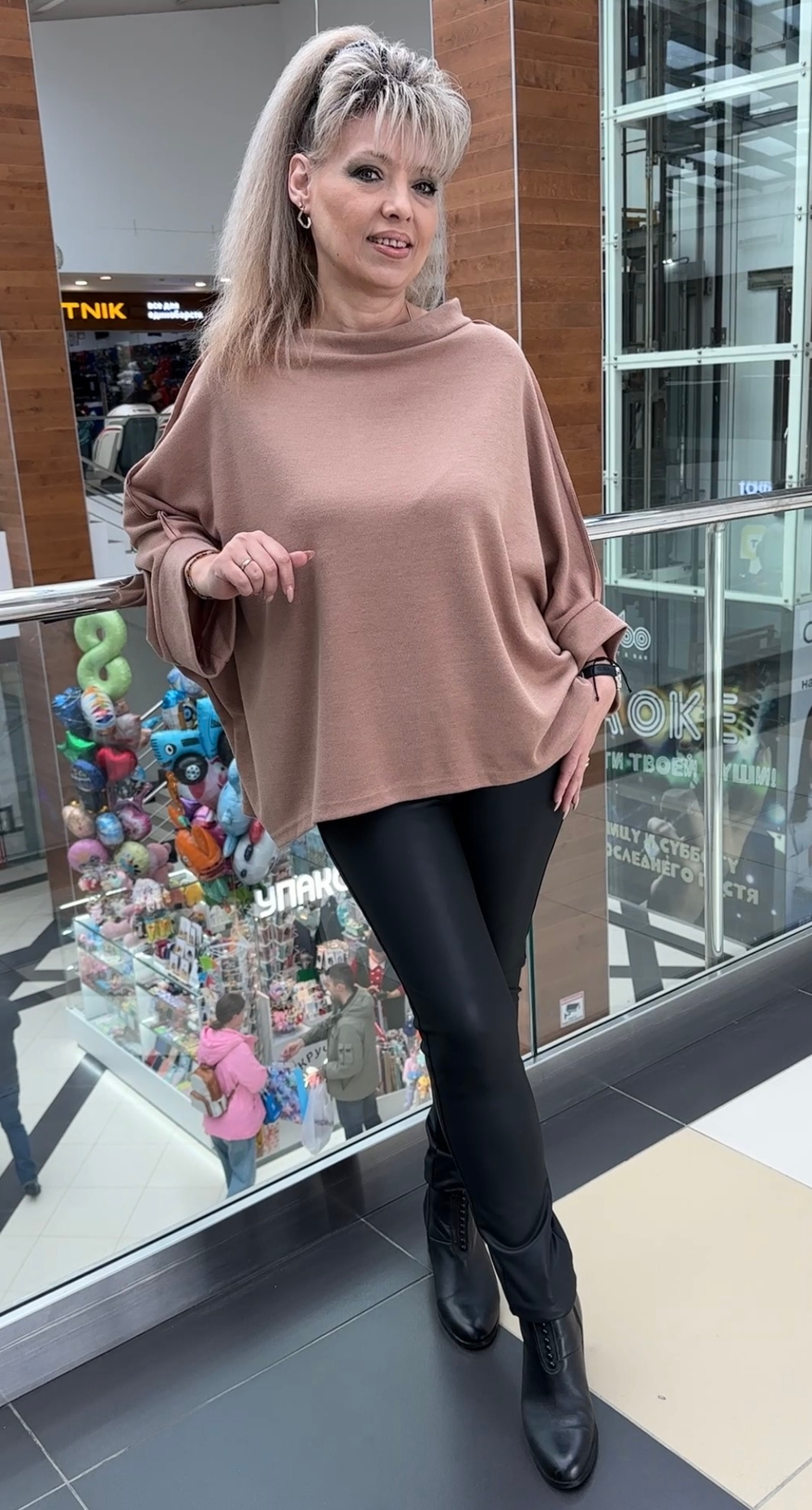 Нарядный блузон-туника с вынутыми швами