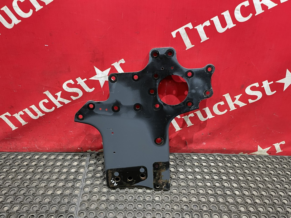 Кронштейн усилителя бампера правый 2018г.