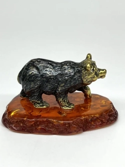 Бронзовая статуэтка на янтаре