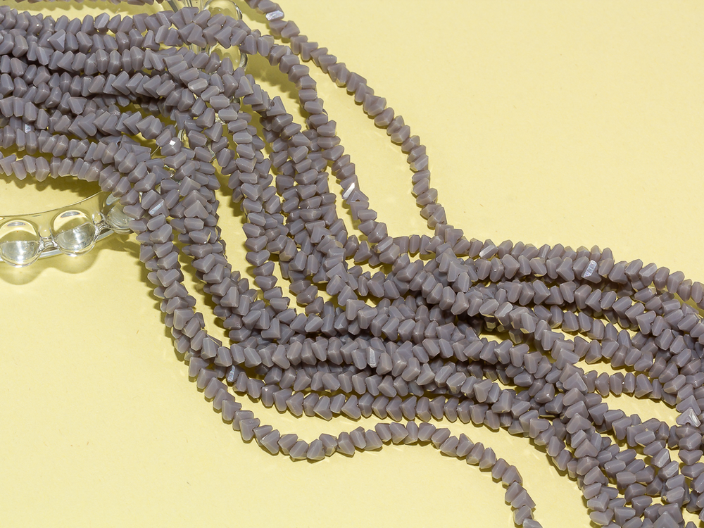 Нить бусин для украшений 4мм (ювелирное стекло)