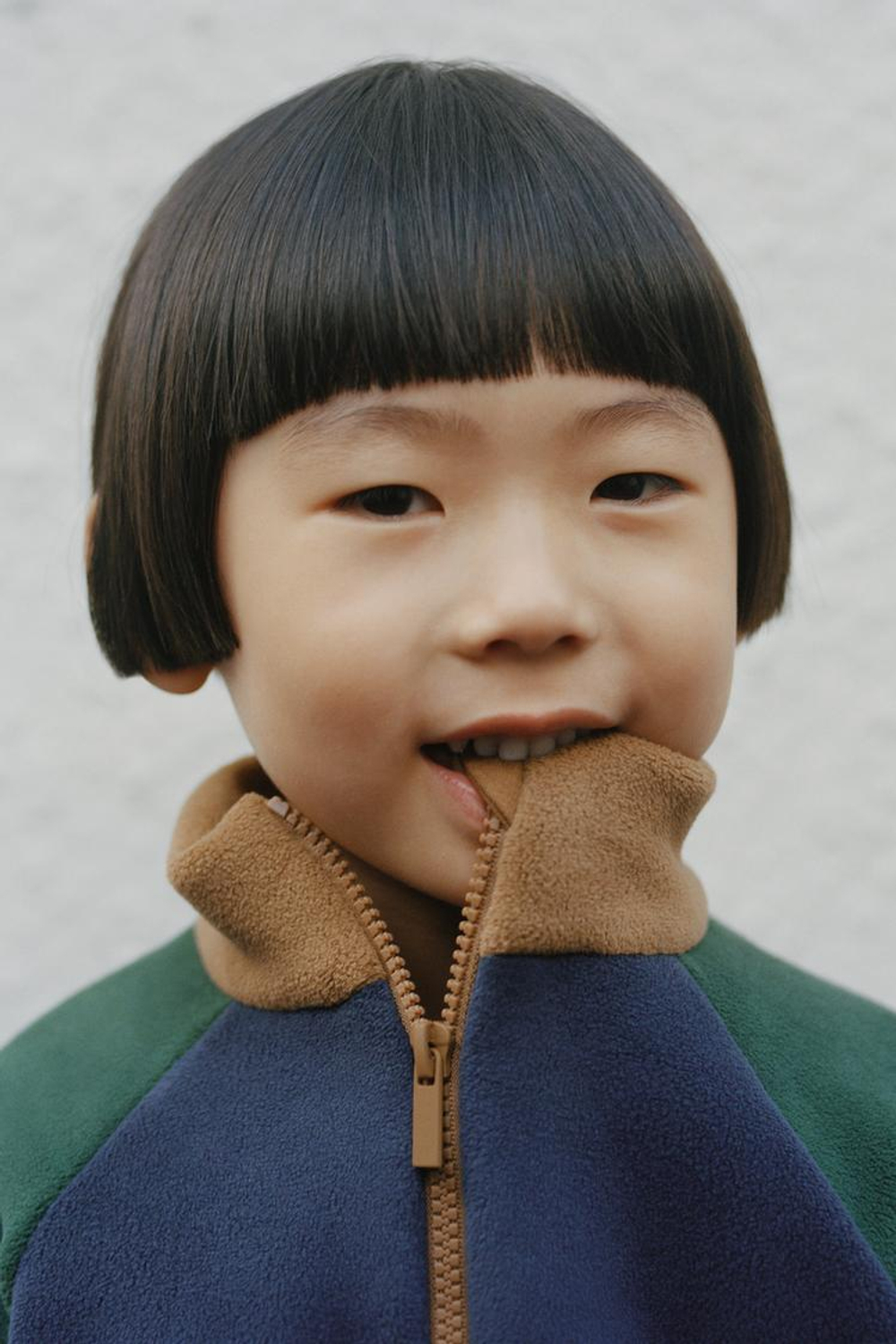 ZARA ТОЛСТОВКА ИЗ ПОЛАРФЛИСА В СТИЛЕ КОЛОР-БЛОК С НАШИВКОЙ, ЗЕЛЕНЫЙ