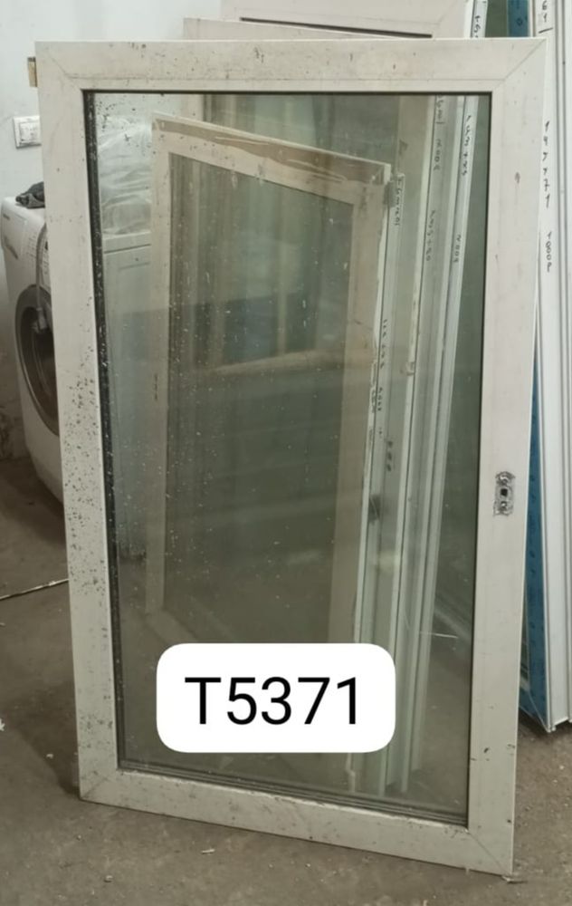Створка Пластиковая Б/У 136(в) х 79(ш)