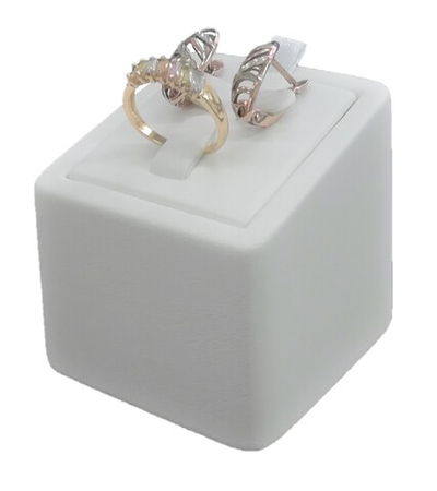 Подставка для гарнитура/кубик наклонный/выним.вкладыш/3 язычка/прорезь для нитки/петелька/Н-50 мм.