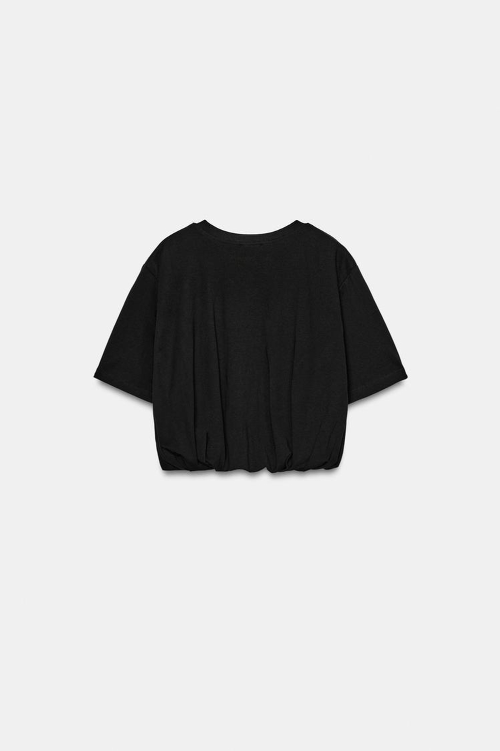 ZARA УКОРОЧЕННАЯ ФУТБОЛКА С ОБЪЕМНЫМ НИЗОМ, ЧЕРНЫЙ