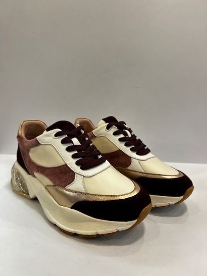 Кроссовки женские