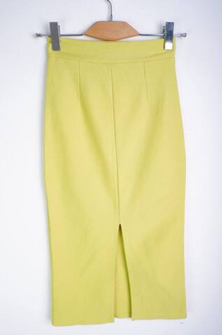 Юбка яркого цвета, визуально 40 размер