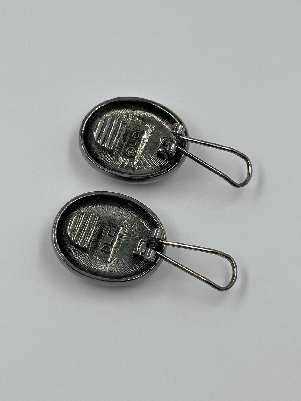 Клипсы биколор Liz Claiborne