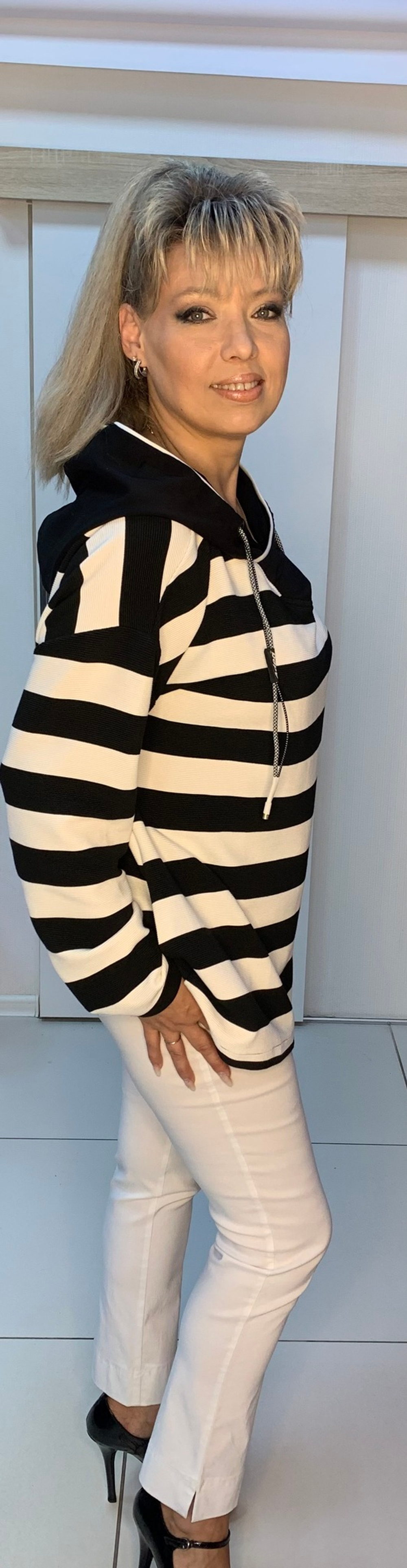 Полосатый джемпер-толстовка с капюшоном