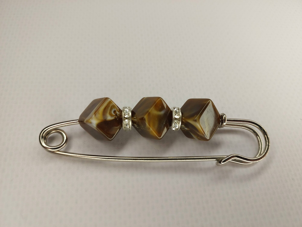 Булавка брошь "Коричневые камешки" для кардигана, пальто, платков, костюмов, шарфа, одежды .Цвет коричневый.