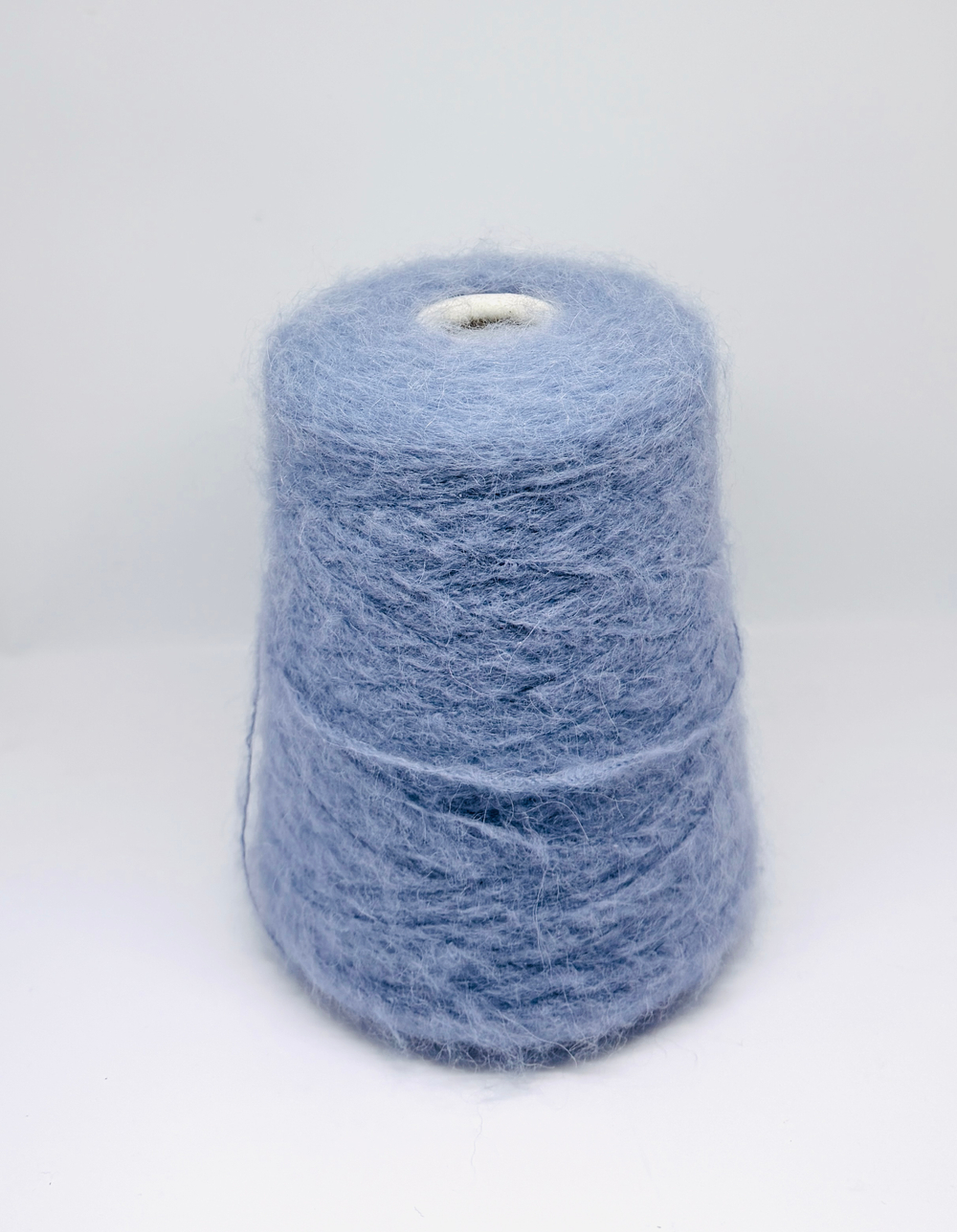 Пряжа на бобине 370г( Италия) 30%альпака 20:%шелк 20% мохер 12% меринос 18% п/а