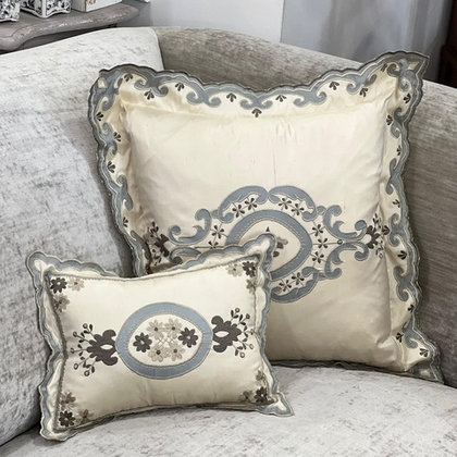 Подушка шёлковая 23х33 см, ручной работы