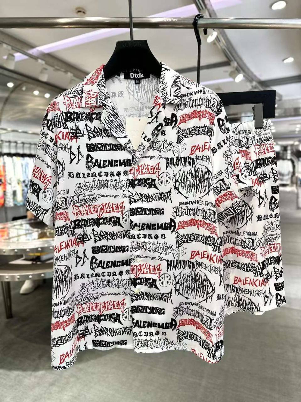 Прогулочный костюм Balenciaga