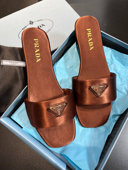 Шлепанцы Prada