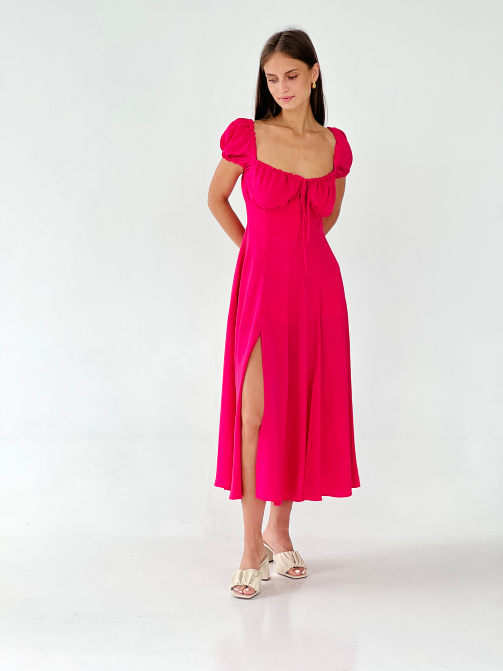 Летящее платье с разрезами