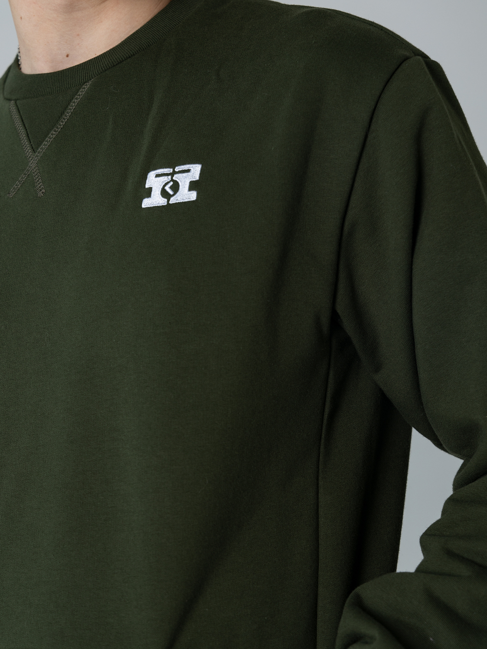 Свитшот зеленый с карманом и вышивкой Город Горький