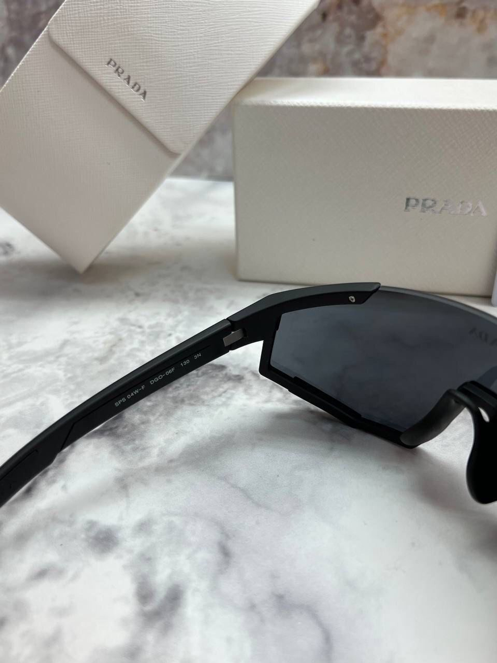 Очки Prada