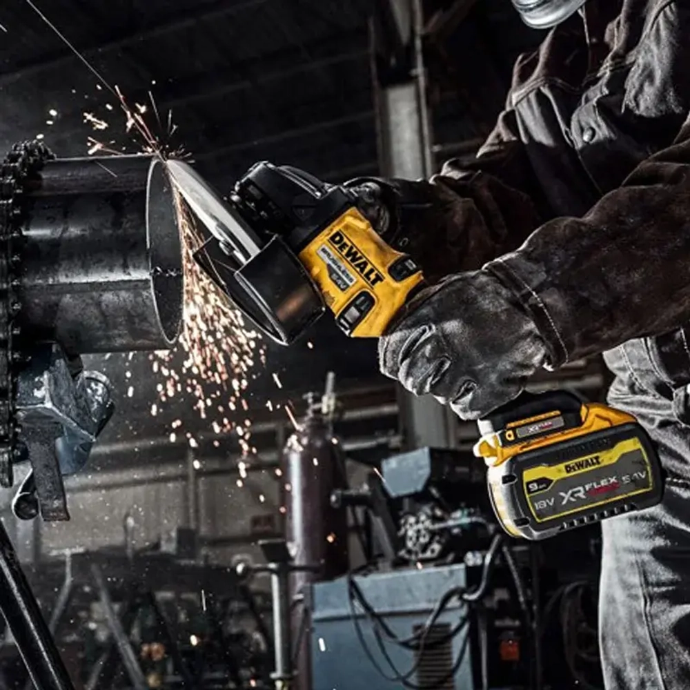 DeWalt DCG440N угловая шлифовальная машина (без АКБ и ЗУ)