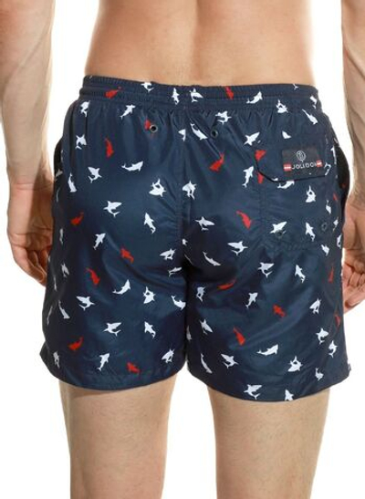 Мужские пляжные шорты с принтом в виде цветных акул (Размер: M) (Цвет: темно-синий)