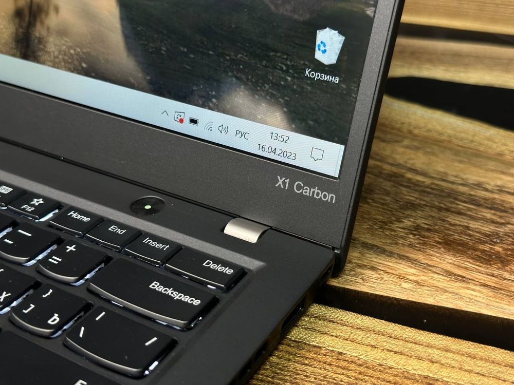14" Ноутбук Lenovo Thinkpad X1 Carbon G5 (1920x1080, Intel Core i7-6600U, RAM 16ГБ, SSD 256ГБ, Intel HD Graphics 520, Win 10 Pro)