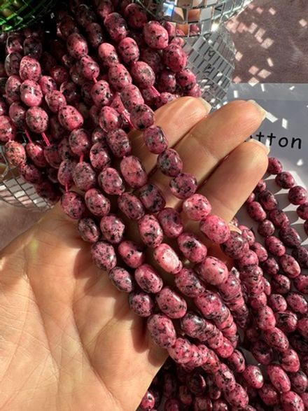 Нить бусин из тонированной яшмы 7,5-8мм (галтовка)