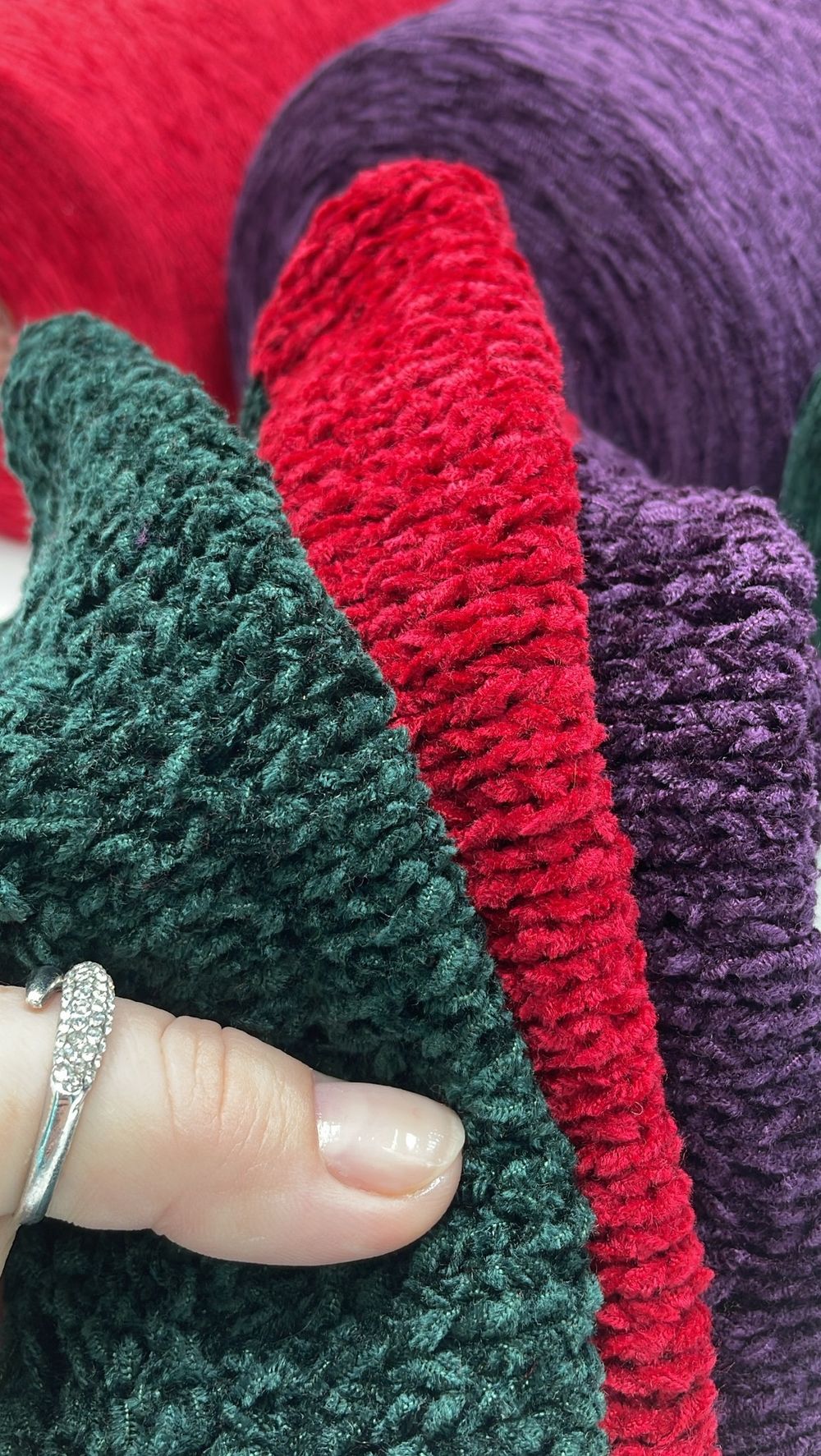 Пряжа для вязания шенилл E. Miroglio 45% вискоза Шенилл 55% полиамид  (300 гр на конусе)