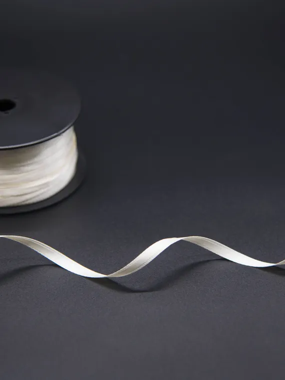 Лента атласная, 6 мм, айвори 004