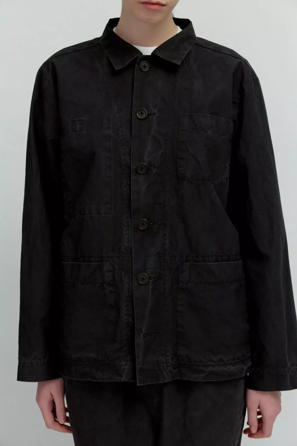 Верхняя мужская рубашка с карманами из черного вареного хлопка