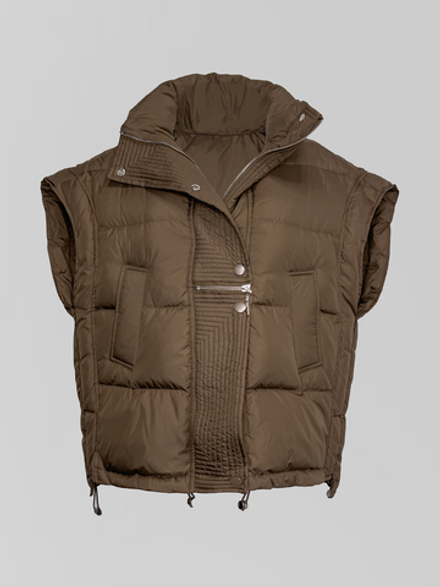 Жилетка объемная сзади удлиненная с карманами