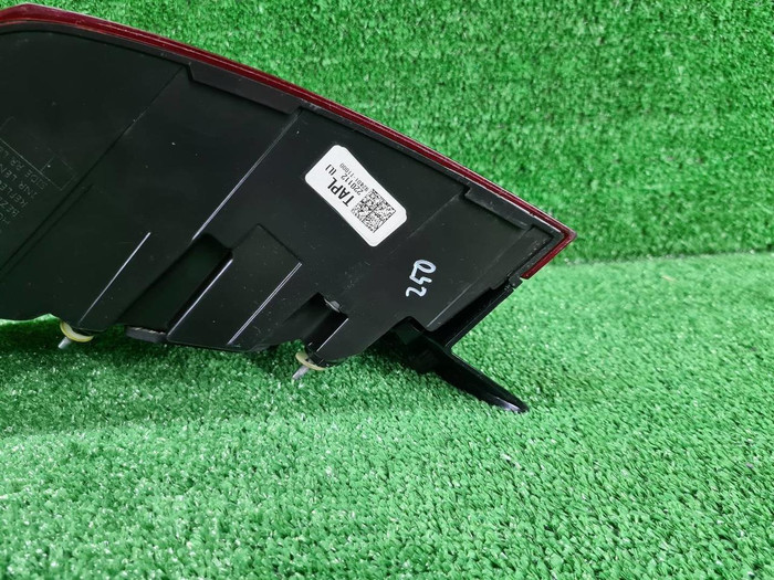 Фонарь левый внешний Genesis G80 2 (2020-н.в.)