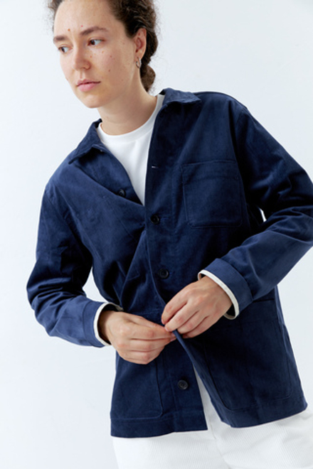 Верхняя мужская рубашка с карманами из синего вельвета