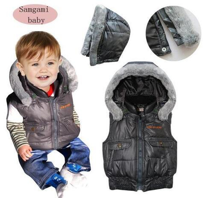 Жилет детский с капюшоном с меховой опушкой