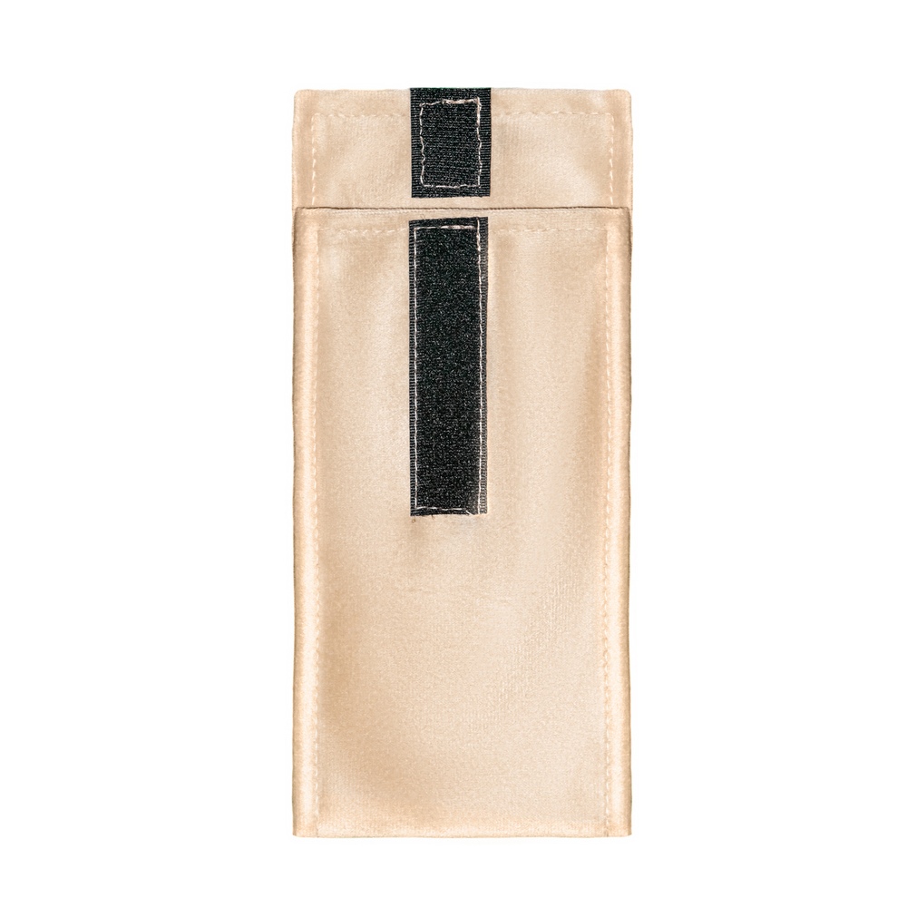 Шторы спального места с прихватами в кабину Volvo, Scania, MAN, DAF, Merc, Камаз, Sitrak, Shacman, Foton, FAW. Высота 1,5м, ширина одной стороны - 1,15м. Блэкаут, велюр. Бежевый цвет с бежевой бахромой