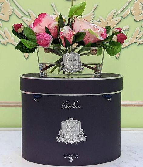 Букет пионов в прозрачной овальной вазе, Cote Noire