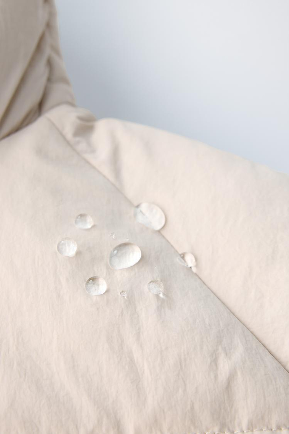 ZARA СТЕГАНАЯ КУРТКА С КАПЮШОНОМ WATER REPELLENT, ЭКРЮ