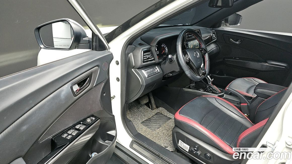 KG Mobility (Ssangyong) Very New Tivoli Бензин 1.5 2WD (11.2019)