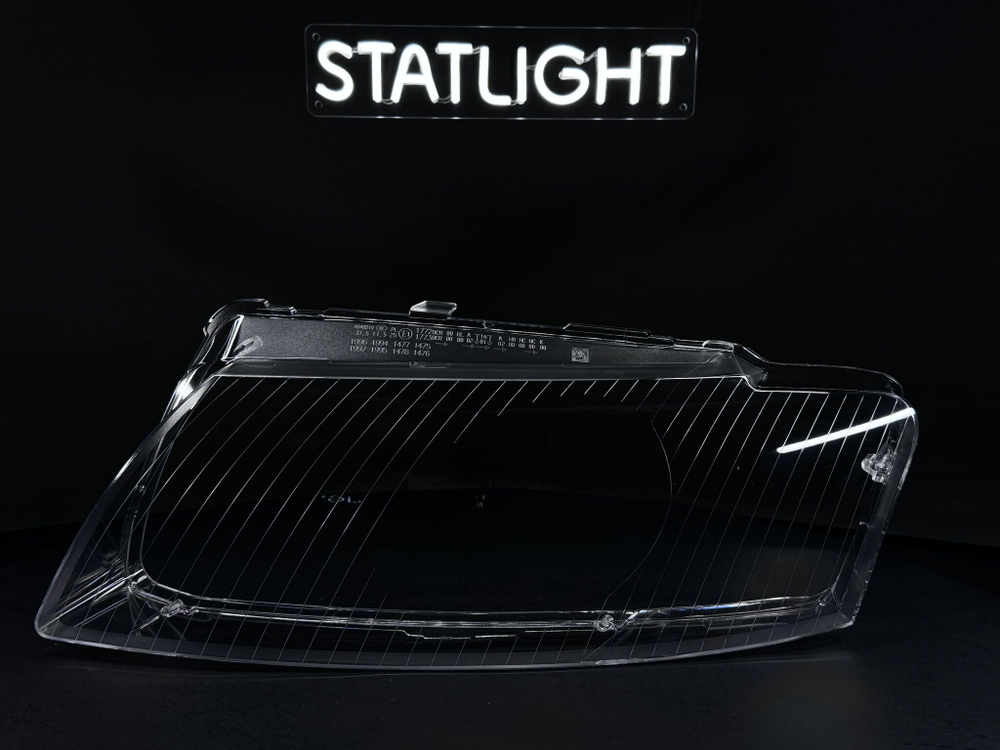 Левое стекло фары AUDI A8 D3 2004-2009