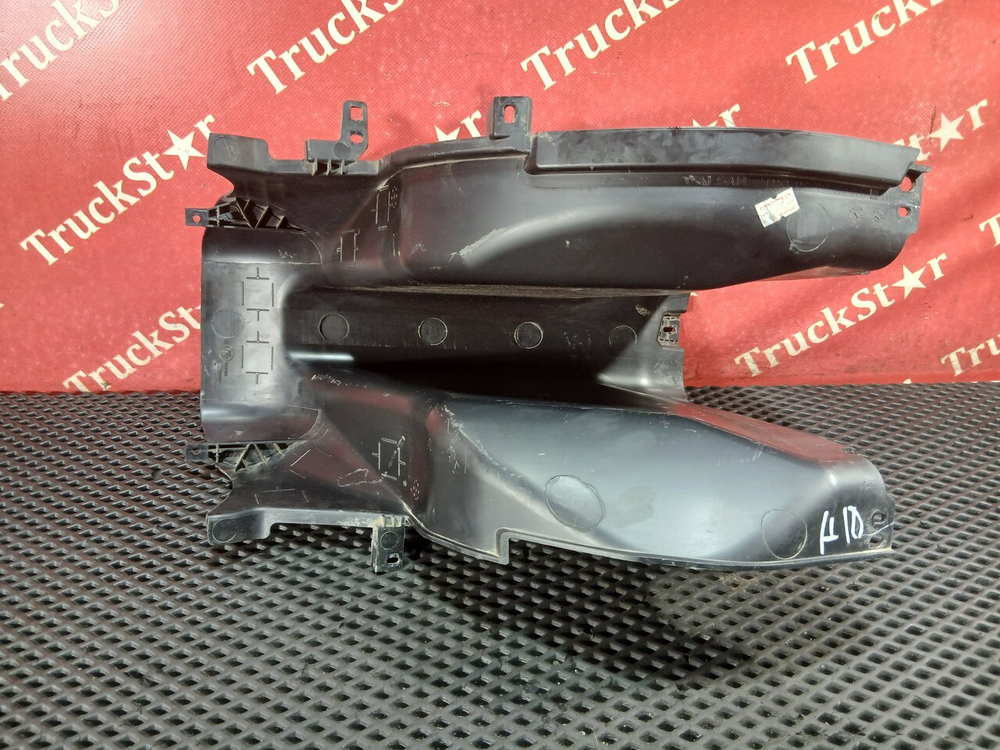 Кожух рулевой колонки нижняя часть