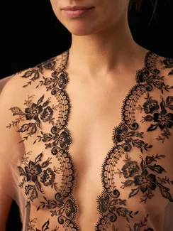 05-73 Вышивка на неэл. сетке 18 см, бежевый/черный (правая)