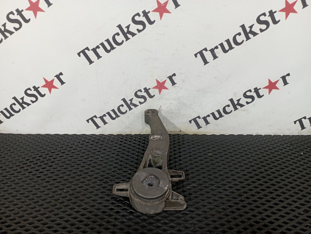 Кронштейн интеркулера правый 2020 г.